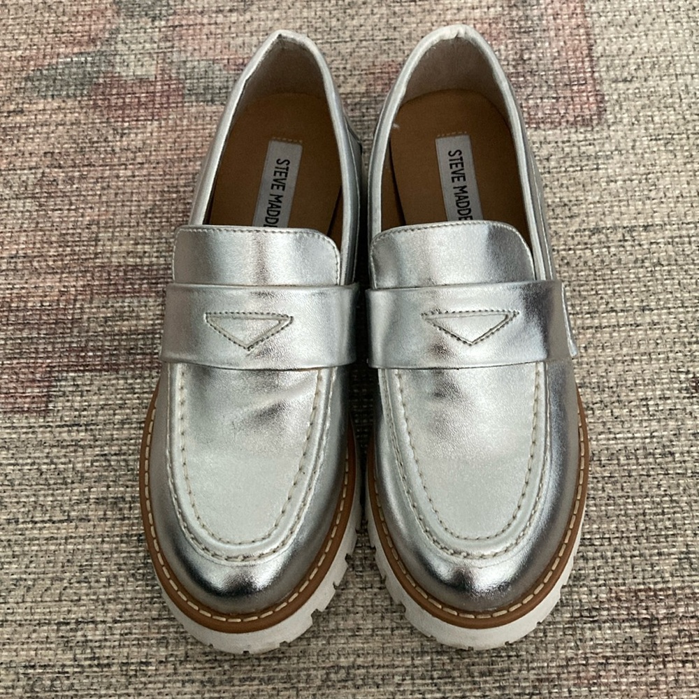 Steve Madden Lorette silver stacked loafers